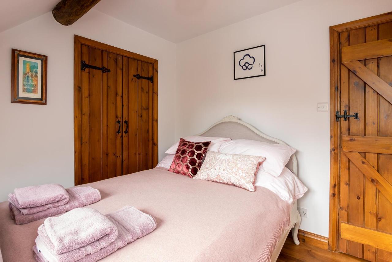 Granary Cottage - Luxury Barn Conversion Weston Subedge 외부 사진